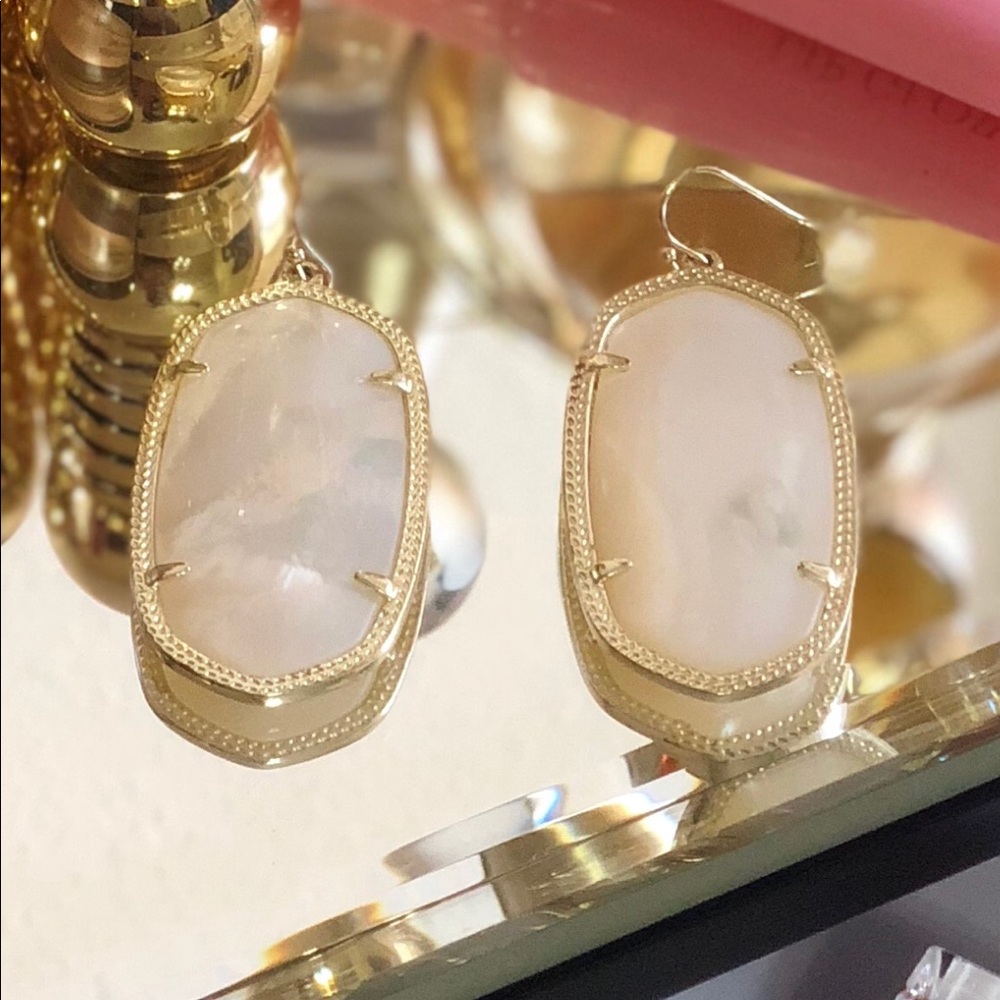 NWT Authentic Kendra Scott earrings!!!